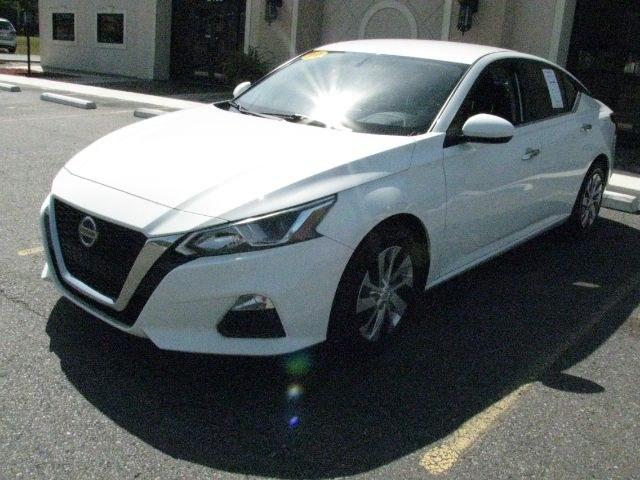 2019 White Nissan Altima 2.5 S (1N4BL4BVXKC) with an 2.5L I-4 gasoline direct injection engine, CVT transmission, located at 2443 Albert Pike, Hot Springs, AR, 71913, (501) 623-6255, 34.492222, -93.109993- Photo#5