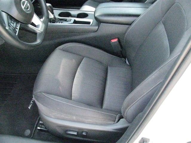 2019 White Nissan Altima 2.5 S (1N4BL4BVXKC) with an 2.5L I-4 gasoline direct injection engine, CVT transmission, located at 2443 Albert Pike, Hot Springs, AR, 71913, (501) 623-6255, 34.492222, -93.109993- Photo#8