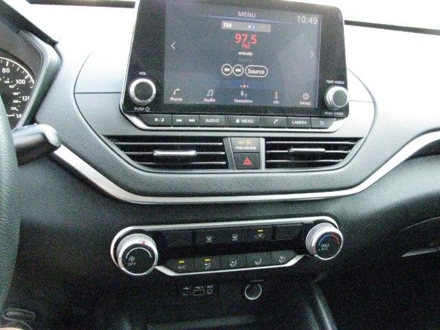 2019 White Nissan Altima 2.5 S (1N4BL4BVXKC) with an 2.5L I-4 gasoline direct injection engine, CVT transmission, located at 2443 Albert Pike, Hot Springs, AR, 71913, (501) 623-6255, 34.492222, -93.109993- Photo#9
