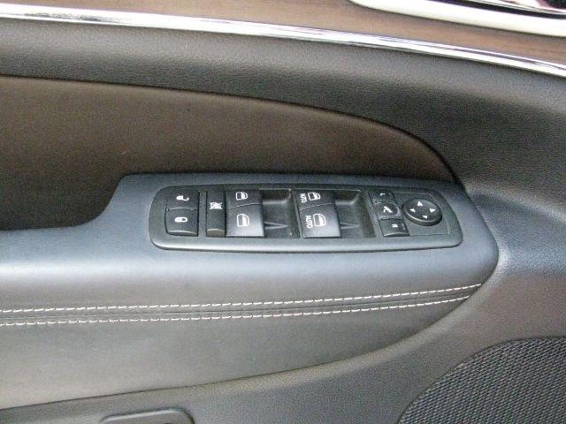 2014 Gray Jeep Grand Cherokee Overland (1C4RJFCT7EC) with an HEMI 5.7L V-8 variable valve control engine, Auto transmission, located at 2443 Albert Pike, Hot Springs, AR, 71913, (501) 623-6255, 34.492222, -93.109993- Photo#11