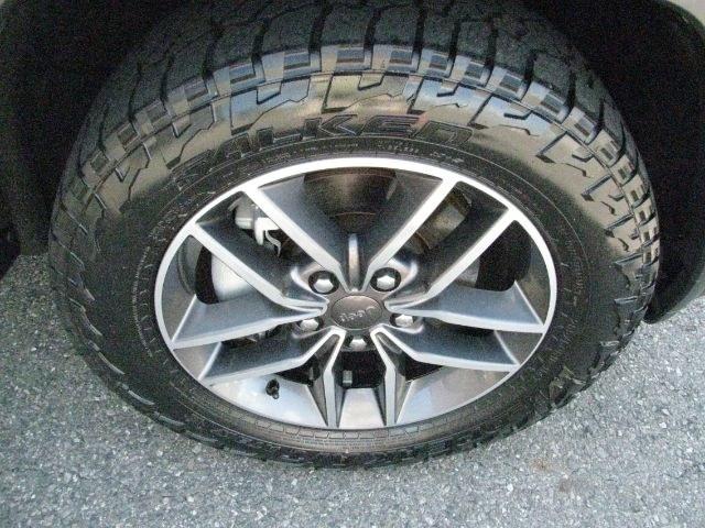 2019 Black Jeep Grand Cherokee Limited 4x4 (1C4RJFBG1KC) with an Pentastar 3.6L V-6 DOHC engine, Automatic transmission, located at 2443 Albert Pike, Hot Springs, AR, 71913, (501) 623-6255, 34.492222, -93.109993- Photo#6