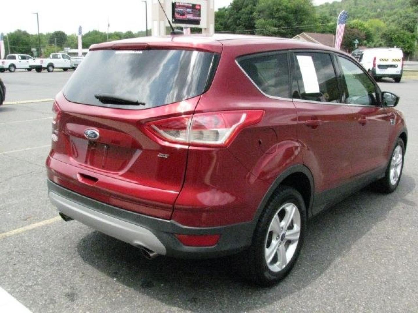 2016 Maroon Ford Escape SE (1FMCU0G77GU) with an Duratec 2.5L I-4 DOHC engine, Automatic transmission, located at 2443 Albert Pike, Hot Springs, AR, 71913, (501) 623-6255, 34.492222, -93.109993- Photo#3