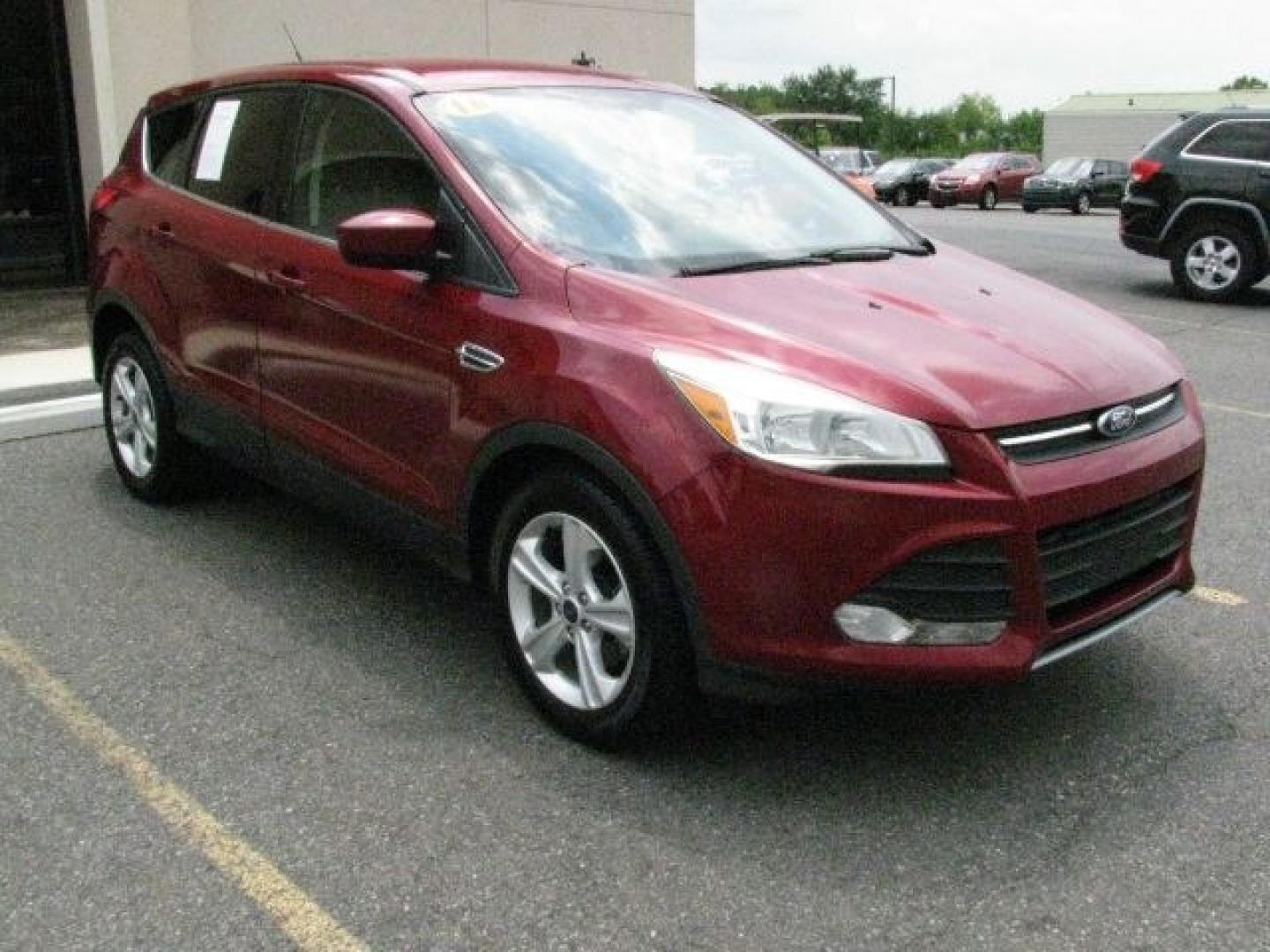 2016 Maroon Ford Escape SE (1FMCU0G77GU) with an Duratec 2.5L I-4 DOHC engine, Automatic transmission, located at 2443 Albert Pike, Hot Springs, AR, 71913, (501) 623-6255, 34.492222, -93.109993- Photo#5