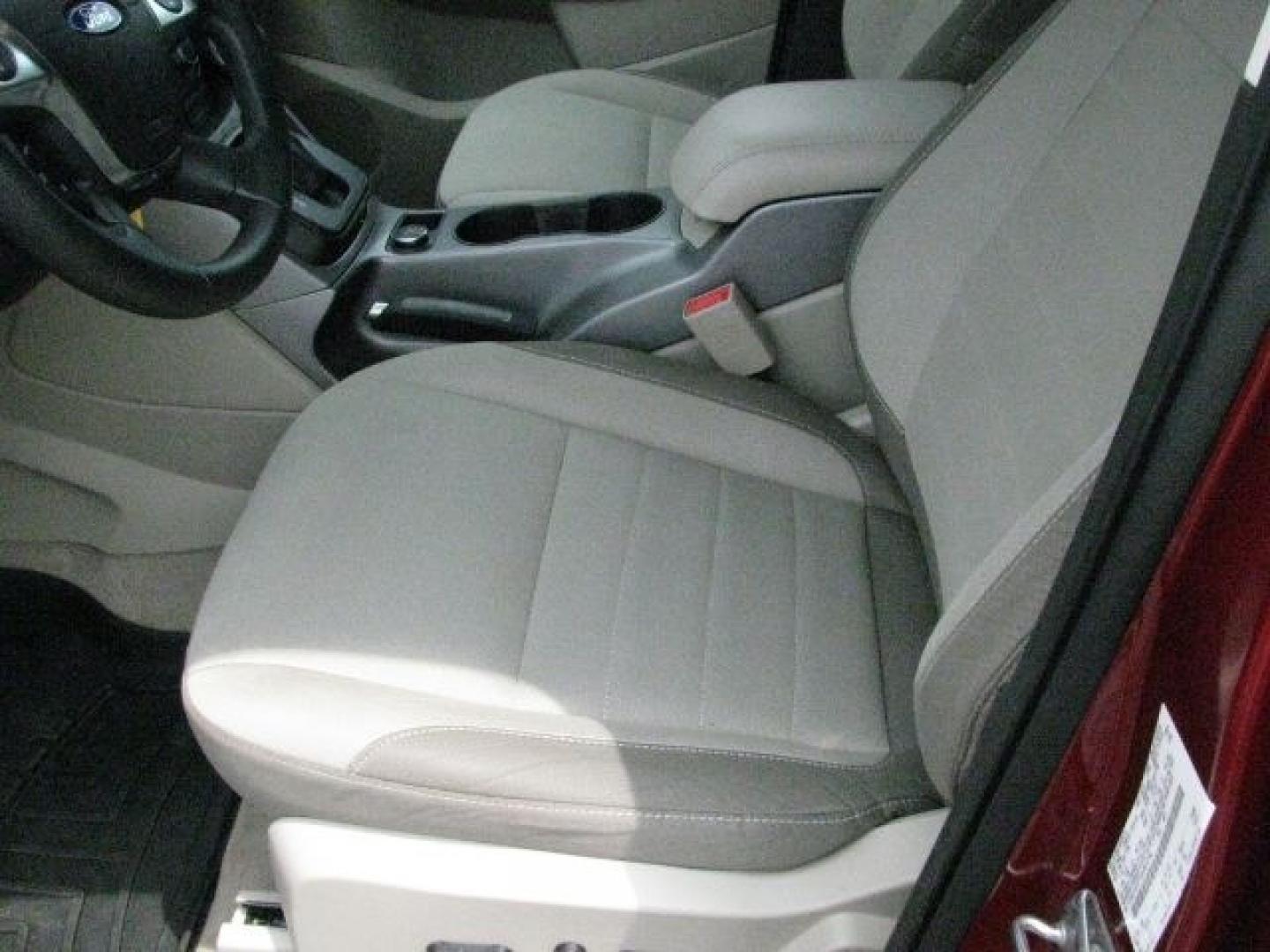 2016 Maroon Ford Escape SE (1FMCU0G77GU) with an Duratec 2.5L I-4 DOHC engine, Automatic transmission, located at 2443 Albert Pike, Hot Springs, AR, 71913, (501) 623-6255, 34.492222, -93.109993- Photo#7