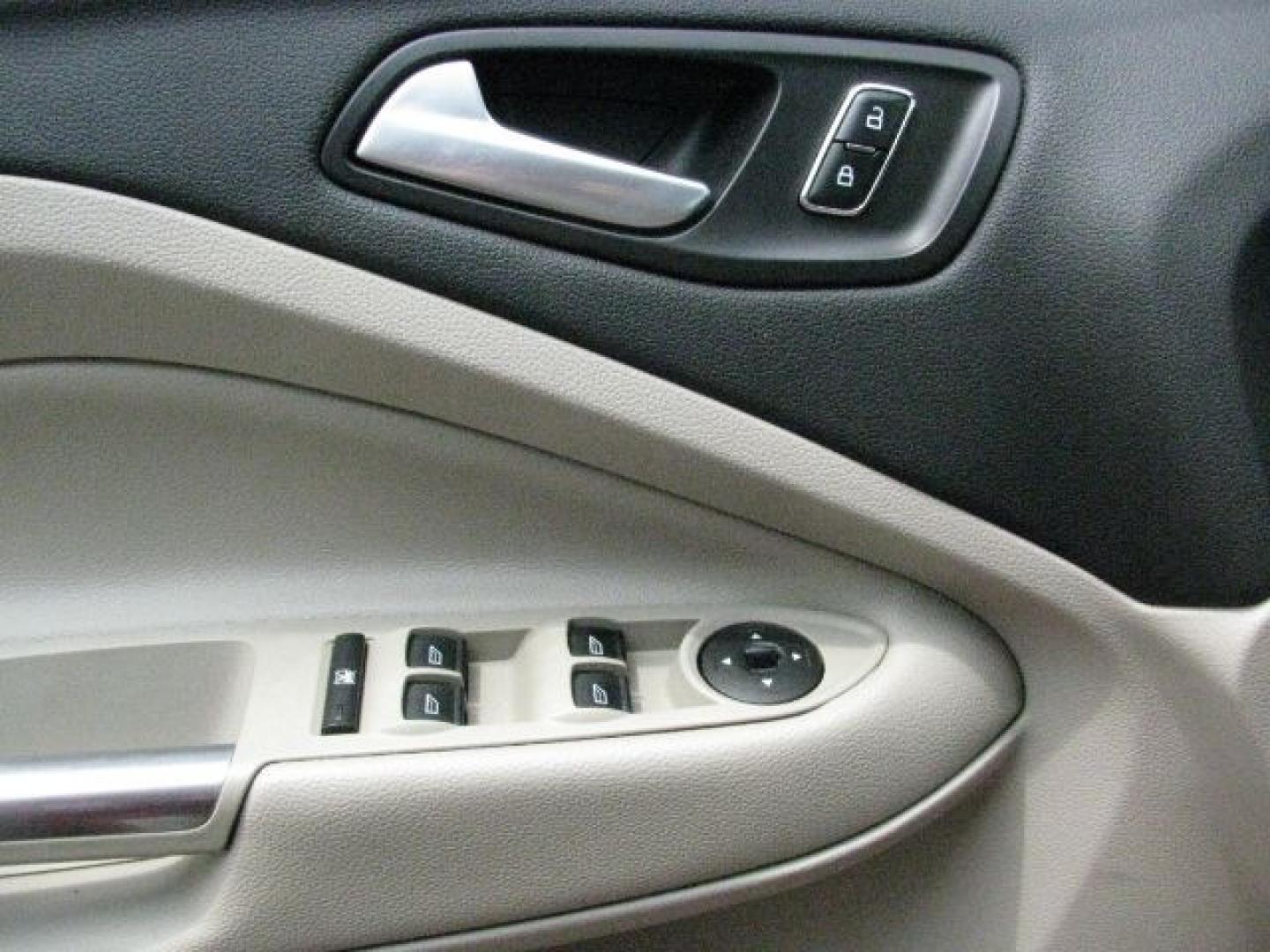 2016 Maroon Ford Escape SE (1FMCU0G77GU) with an Duratec 2.5L I-4 DOHC engine, Automatic transmission, located at 2443 Albert Pike, Hot Springs, AR, 71913, (501) 623-6255, 34.492222, -93.109993- Photo#9