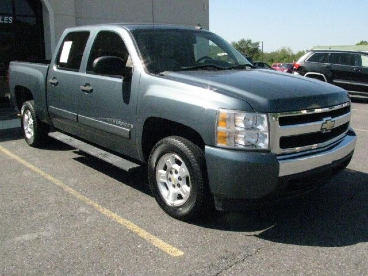 2008 Blue Chevrolet Silverado 1500 LT1 (2GCEC13CX81) with an Vortec 4.8L V-8 regular unleaded engine, Automatic transmission, located at 2443 Albert Pike, Hot Springs, AR, 71913, (501) 623-6255, 34.492222, -93.109993- Photo#0