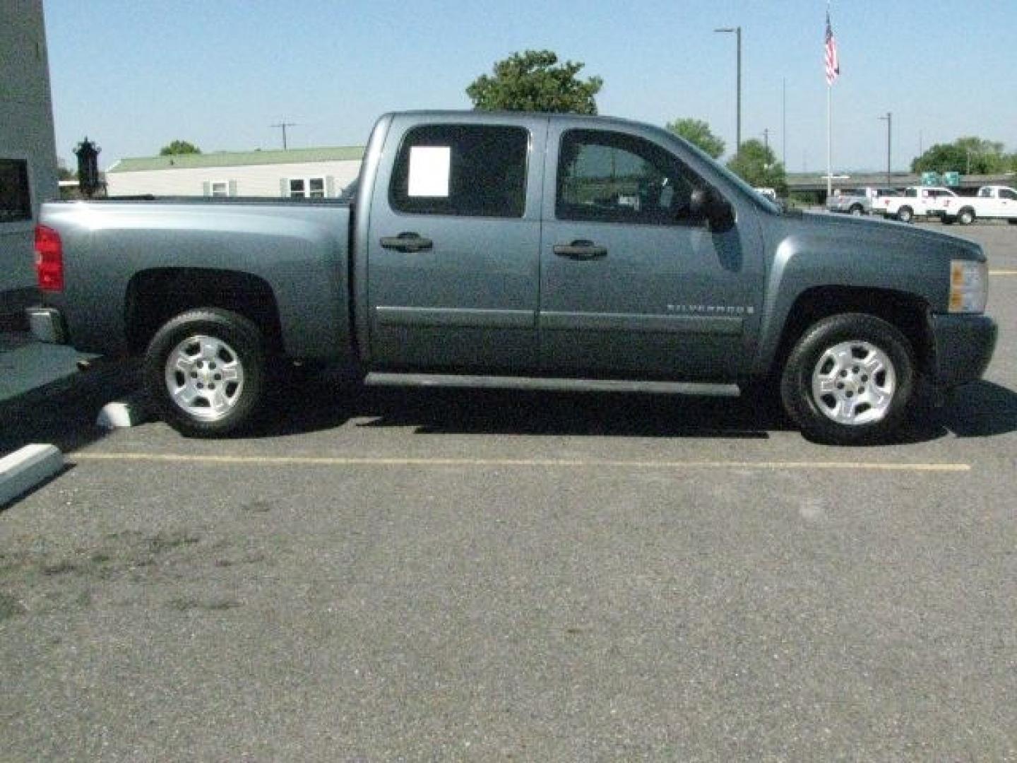 2008 Blue Chevrolet Silverado 1500 LT1 (2GCEC13CX81) with an Vortec 4.8L V-8 regular unleaded engine, Automatic transmission, located at 2443 Albert Pike, Hot Springs, AR, 71913, (501) 623-6255, 34.492222, -93.109993- Photo#1