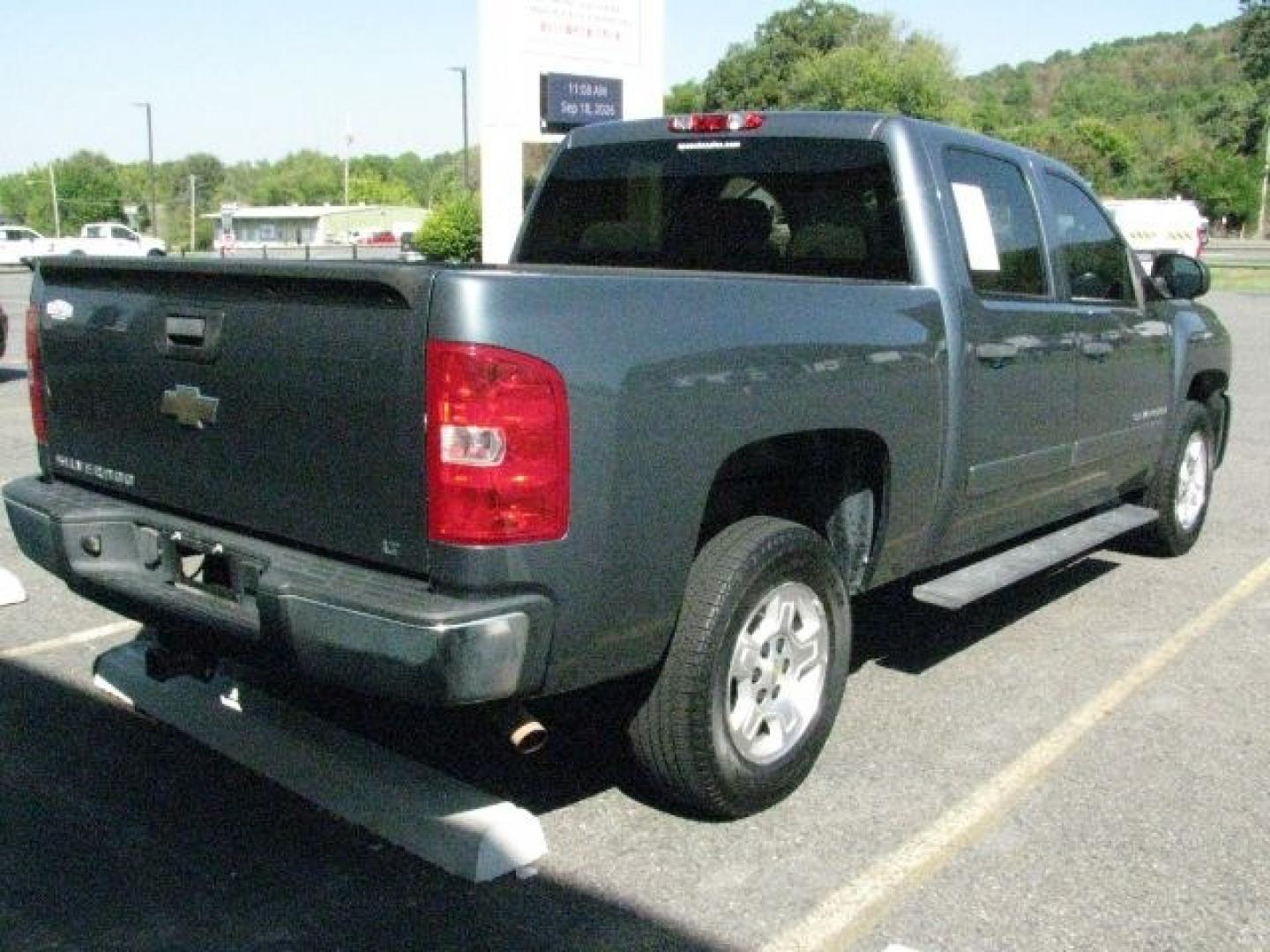 2008 Blue Chevrolet Silverado 1500 LT1 (2GCEC13CX81) with an Vortec 4.8L V-8 regular unleaded engine, Automatic transmission, located at 2443 Albert Pike, Hot Springs, AR, 71913, (501) 623-6255, 34.492222, -93.109993- Photo#2