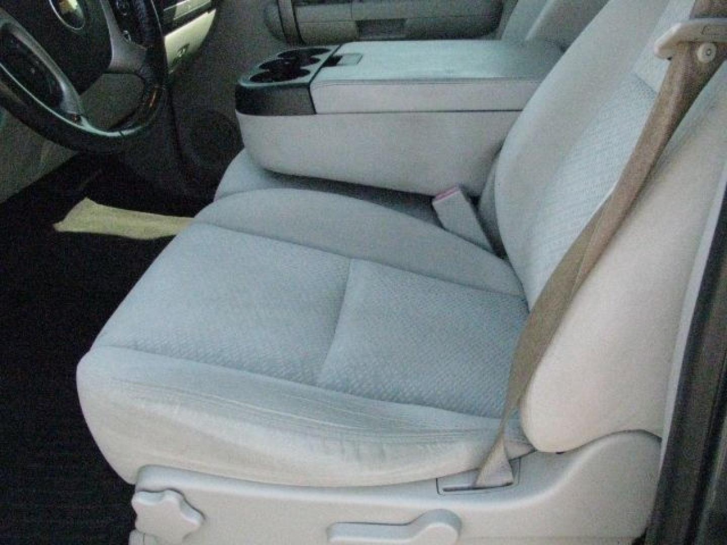 2008 Blue Chevrolet Silverado 1500 LT1 (2GCEC13CX81) with an Vortec 4.8L V-8 regular unleaded engine, Automatic transmission, located at 2443 Albert Pike, Hot Springs, AR, 71913, (501) 623-6255, 34.492222, -93.109993- Photo#9