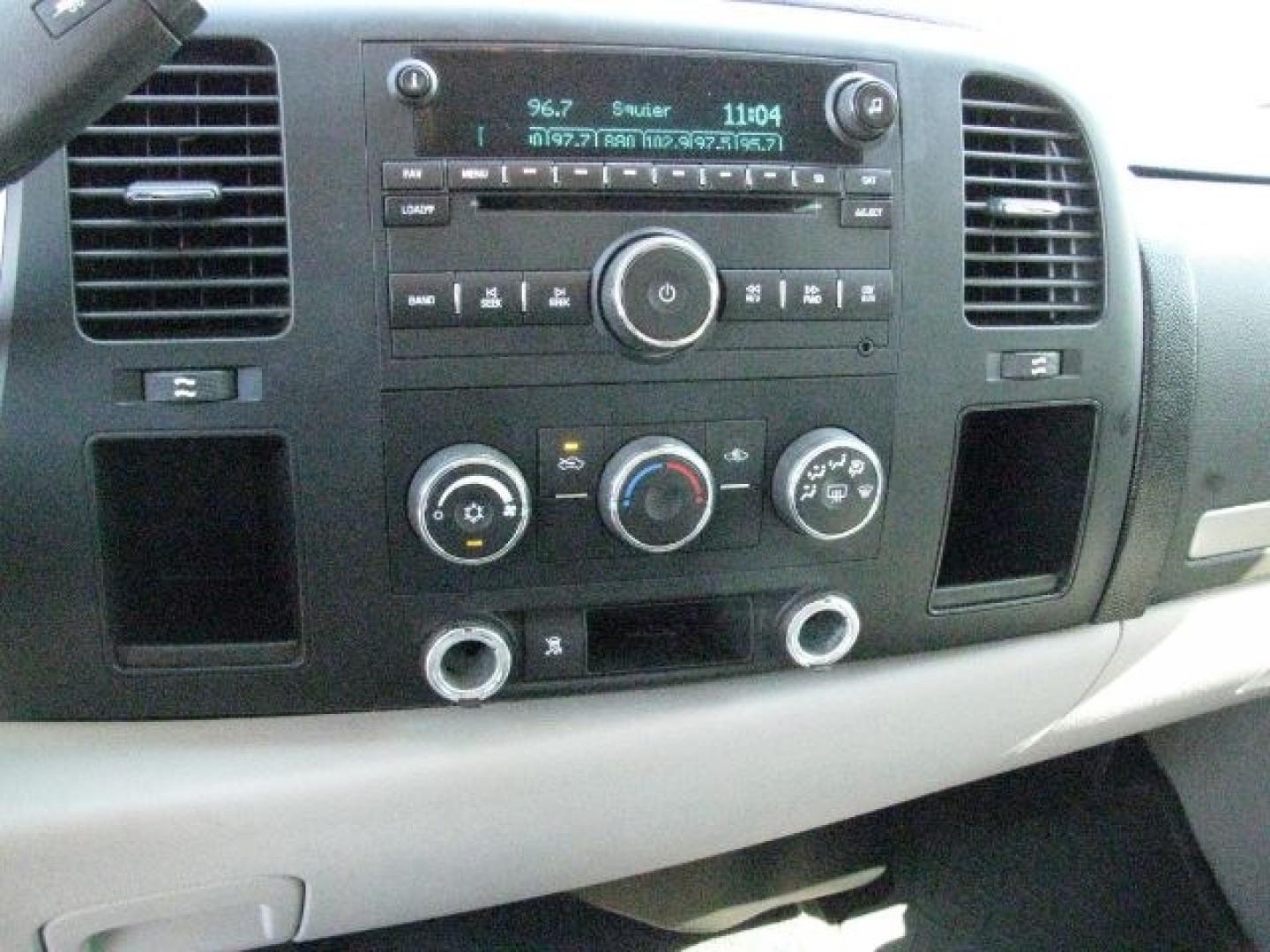 2008 Blue Chevrolet Silverado 1500 LT1 (2GCEC13CX81) with an Vortec 4.8L V-8 regular unleaded engine, Automatic transmission, located at 2443 Albert Pike, Hot Springs, AR, 71913, (501) 623-6255, 34.492222, -93.109993- Photo#10