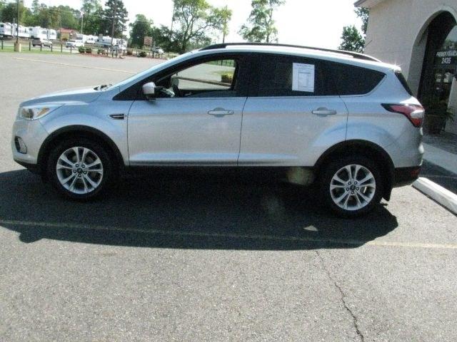 2018 Silver Ford Escape SE (1FMCU0GD3JU) with an EcoBoost 1.5L I-4 gasoline direct injection engine, automatic transmission, located at 2443 Albert Pike, Hot Springs, AR, 71913, (501) 623-6255, 34.492222, -93.109993- Photo#4