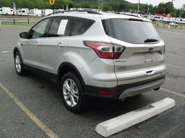 2017 Silver Ford Escape SE (1FMCU9GDXHU) with an EcoBoost 1.5L I-4 gasoline direct injection engine, Automatic transmission, located at 2443 Albert Pike, Hot Springs, AR, 71913, (501) 623-6255, 34.492222, -93.109993- Photo#2