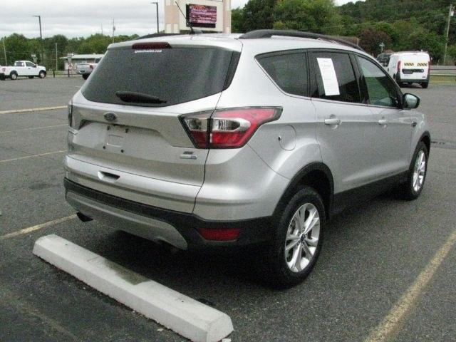 2017 Silver Ford Escape SE (1FMCU9GDXHU) with an EcoBoost 1.5L I-4 gasoline direct injection engine, Automatic transmission, located at 2443 Albert Pike, Hot Springs, AR, 71913, (501) 623-6255, 34.492222, -93.109993- Photo#3