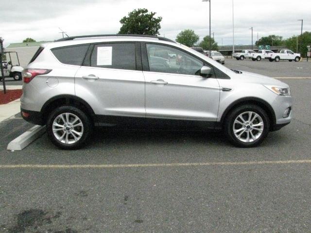 2017 Silver Ford Escape SE (1FMCU9GDXHU) with an EcoBoost 1.5L I-4 gasoline direct injection engine, Automatic transmission, located at 2443 Albert Pike, Hot Springs, AR, 71913, (501) 623-6255, 34.492222, -93.109993- Photo#4