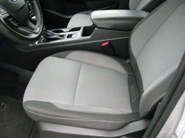 2017 Silver Ford Escape SE (1FMCU9GDXHU) with an EcoBoost 1.5L I-4 gasoline direct injection engine, Automatic transmission, located at 2443 Albert Pike, Hot Springs, AR, 71913, (501) 623-6255, 34.492222, -93.109993- Photo#8