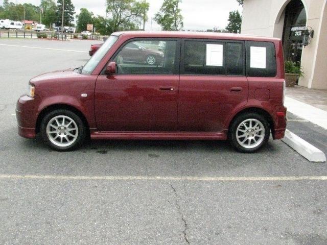 2006 Maroon Scion xB Base (JTLKT324964) with an 1.5l engine, Automatic transmission, located at 2443 Albert Pike, Hot Springs, AR, 71913, (501) 623-6255, 34.492222, -93.109993- Photo#1