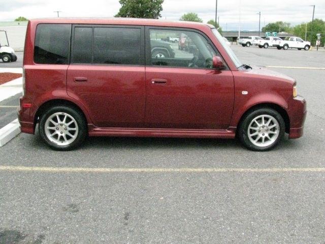 2006 Maroon Scion xB Base (JTLKT324964) with an 1.5l engine, Automatic transmission, located at 2443 Albert Pike, Hot Springs, AR, 71913, (501) 623-6255, 34.492222, -93.109993- Photo#4