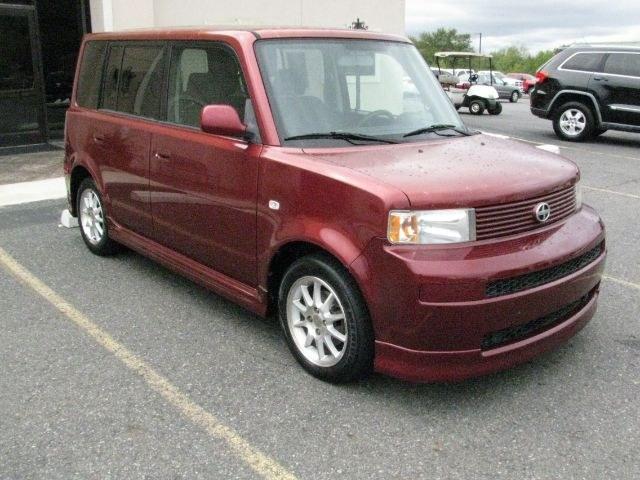 2006 Maroon Scion xB Base (JTLKT324964) with an 1.5l engine, Automatic transmission, located at 2443 Albert Pike, Hot Springs, AR, 71913, (501) 623-6255, 34.492222, -93.109993- Photo#5