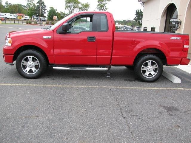 2004 Red Ford F-150 XL (1FTRF12W24N) with an Triton 4.6L V-8 regular gasoline engine, Automatic transmission, located at 2443 Albert Pike, Hot Springs, AR, 71913, (501) 623-6255, 34.492222, -93.109993- Photo#1