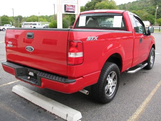 2004 Red Ford F-150 XL (1FTRF12W24N) with an Triton 4.6L V-8 regular gasoline engine, Automatic transmission, located at 2443 Albert Pike, Hot Springs, AR, 71913, (501) 623-6255, 34.492222, -93.109993- Photo#4