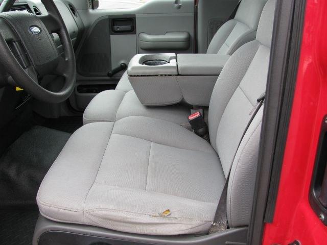 2004 Red Ford F-150 XL (1FTRF12W24N) with an Triton 4.6L V-8 regular gasoline engine, Automatic transmission, located at 2443 Albert Pike, Hot Springs, AR, 71913, (501) 623-6255, 34.492222, -93.109993- Photo#8