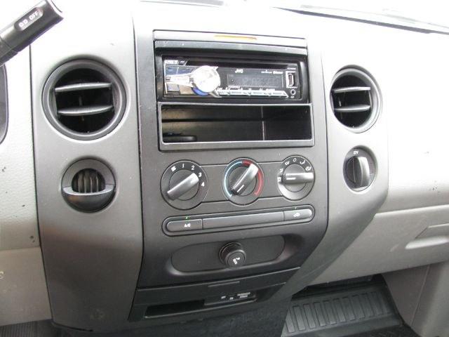 2004 Red Ford F-150 XL (1FTRF12W24N) with an Triton 4.6L V-8 regular gasoline engine, Automatic transmission, located at 2443 Albert Pike, Hot Springs, AR, 71913, (501) 623-6255, 34.492222, -93.109993- Photo#9