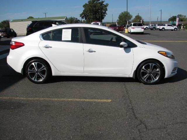 2015 White Kia Forte EX (KNAFX4A80F5) with an 2.0L L4 DOHC 16V engine, 6-Speed Automatic transmission, located at 2443 Albert Pike, Hot Springs, AR, 71913, (501) 623-6255, 34.492222, -93.109993- Photo#1