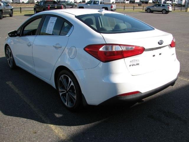 2015 White Kia Forte EX (KNAFX4A80F5) with an 2.0L L4 DOHC 16V engine, 6-Speed Automatic transmission, located at 2443 Albert Pike, Hot Springs, AR, 71913, (501) 623-6255, 34.492222, -93.109993- Photo#3