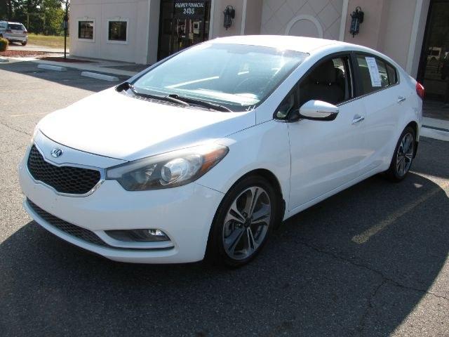 2015 White Kia Forte EX (KNAFX4A80F5) with an 2.0L L4 DOHC 16V engine, 6-Speed Automatic transmission, located at 2443 Albert Pike, Hot Springs, AR, 71913, (501) 623-6255, 34.492222, -93.109993- Photo#5