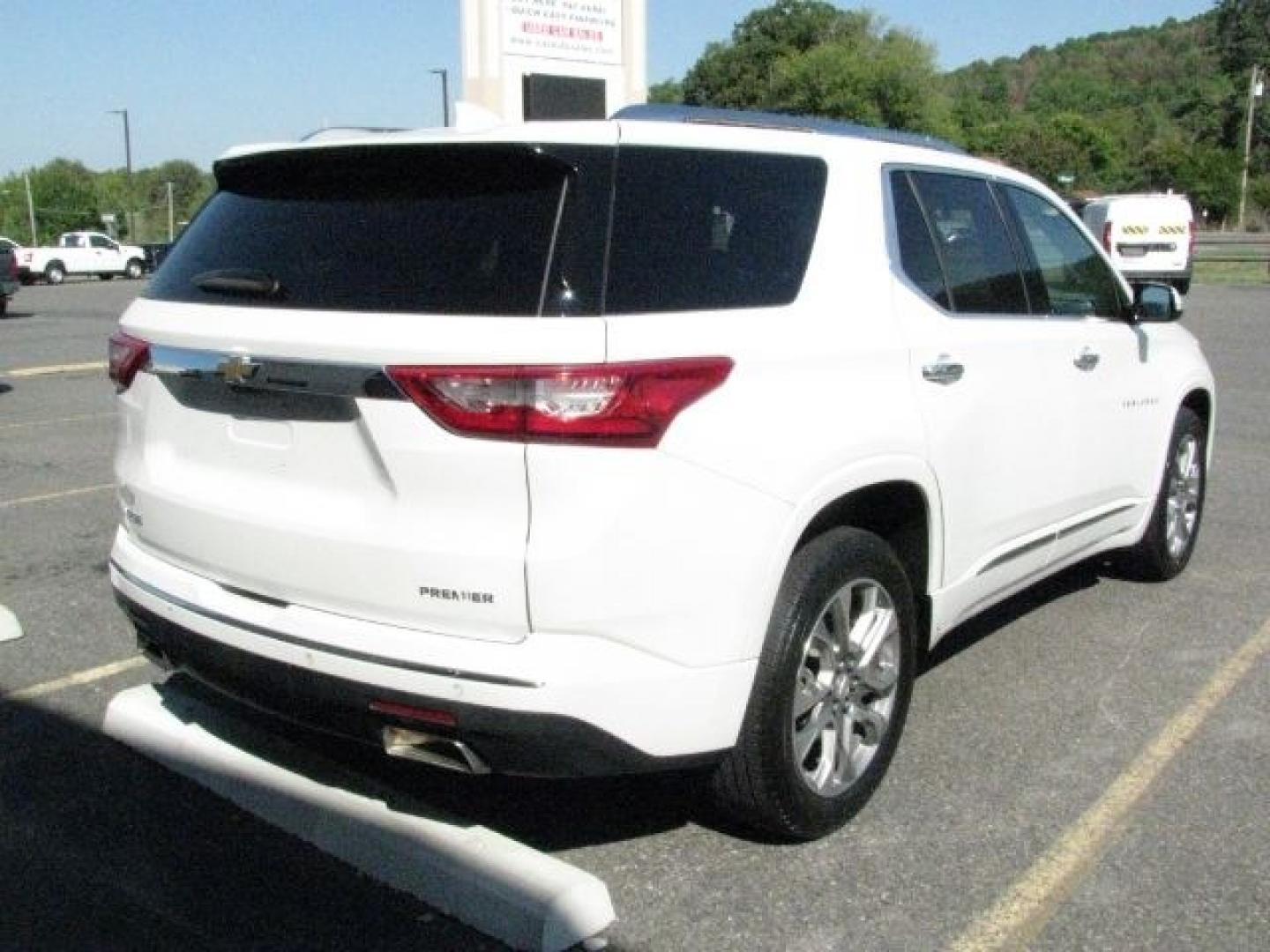 2019 White Chevrolet Traverse Premier (1GNERKKW7KJ) with an 3.6L V-6 direct injection engine, Automatic transmission, located at 2443 Albert Pike, Hot Springs, AR, 71913, (501) 623-6255, 34.492222, -93.109993- Photo#2