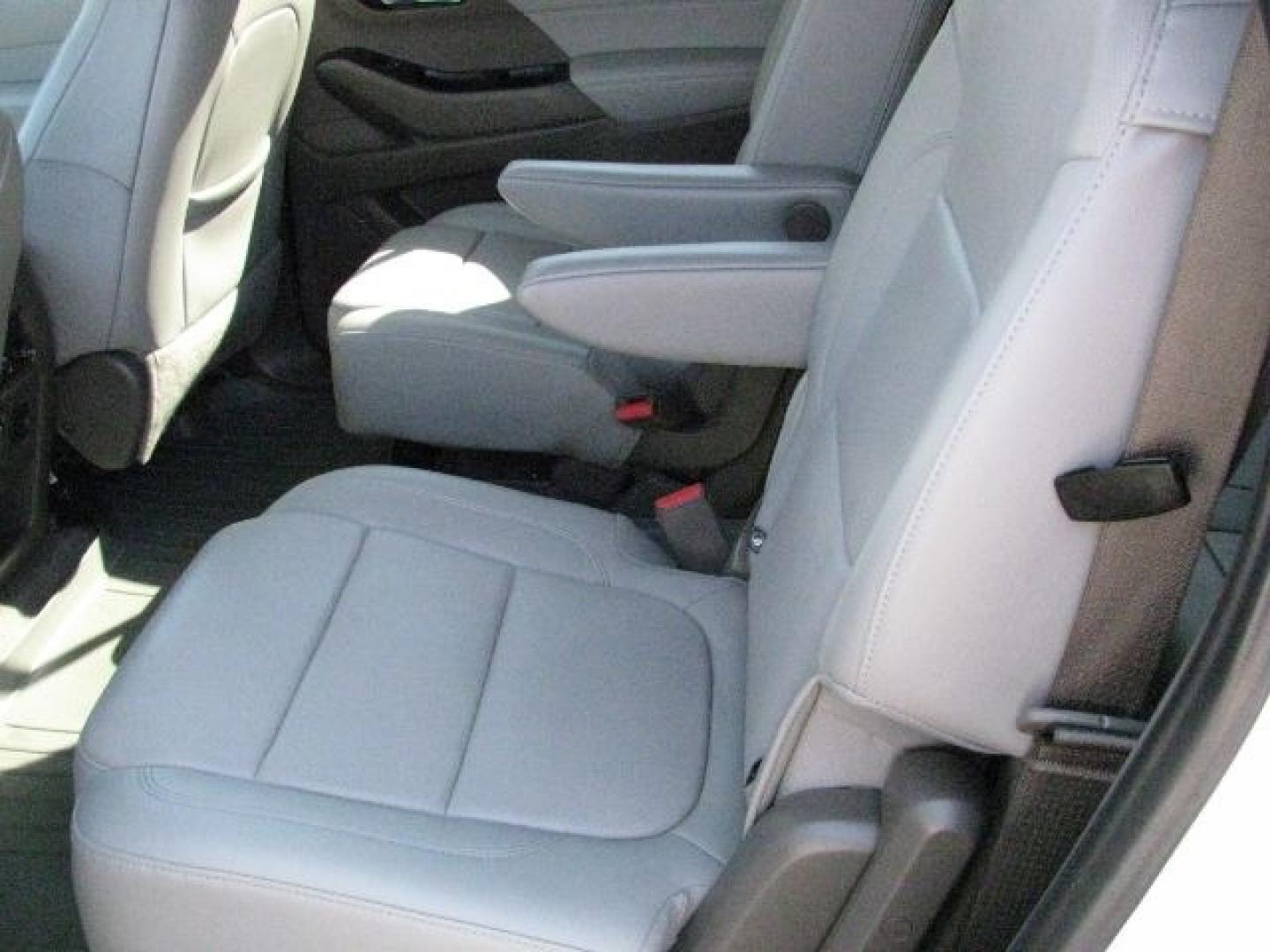 2019 White Chevrolet Traverse Premier (1GNERKKW7KJ) with an 3.6L V-6 direct injection engine, Automatic transmission, located at 2443 Albert Pike, Hot Springs, AR, 71913, (501) 623-6255, 34.492222, -93.109993- Photo#7