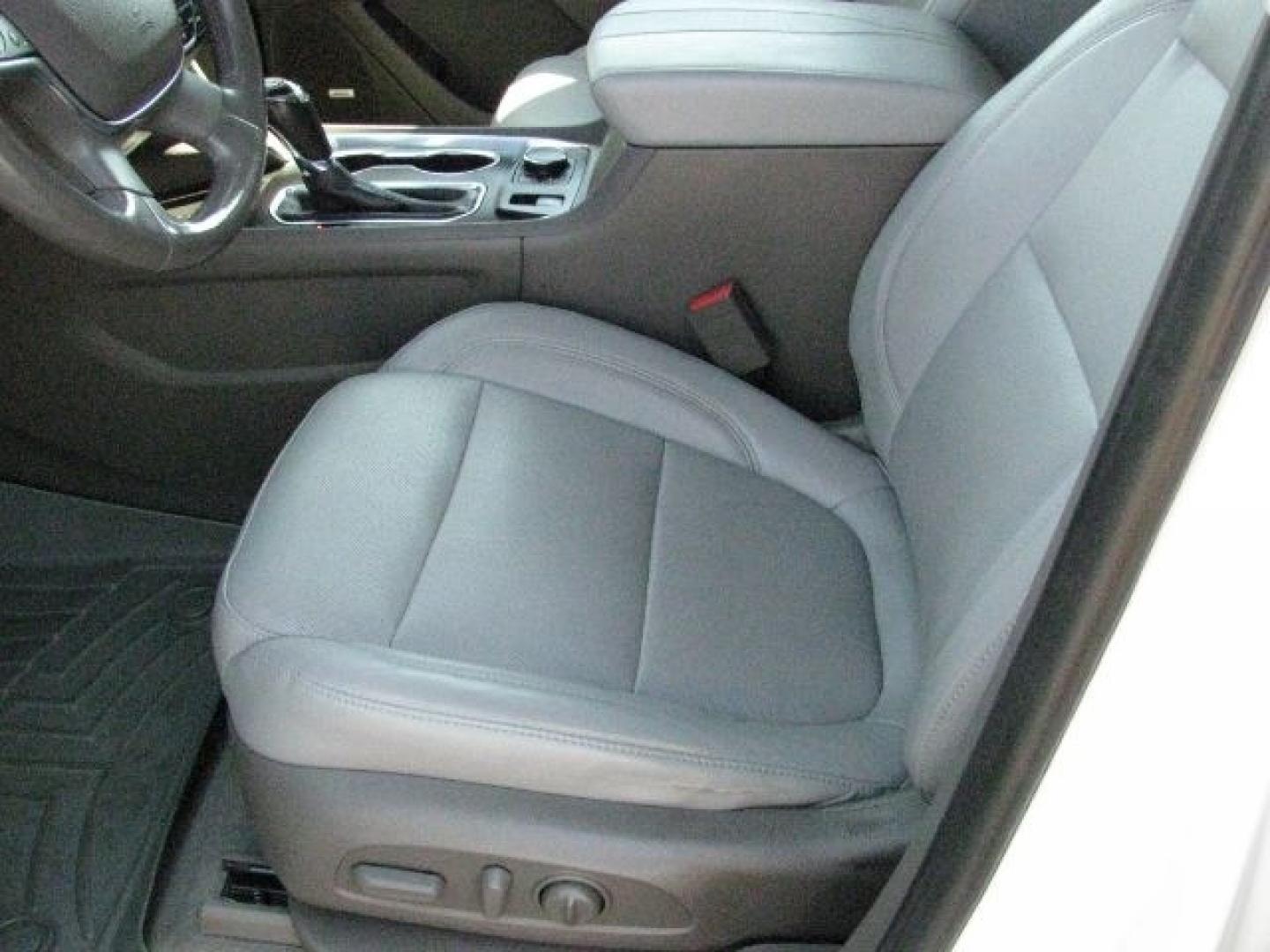 2019 White Chevrolet Traverse Premier (1GNERKKW7KJ) with an 3.6L V-6 direct injection engine, Automatic transmission, located at 2443 Albert Pike, Hot Springs, AR, 71913, (501) 623-6255, 34.492222, -93.109993- Photo#8