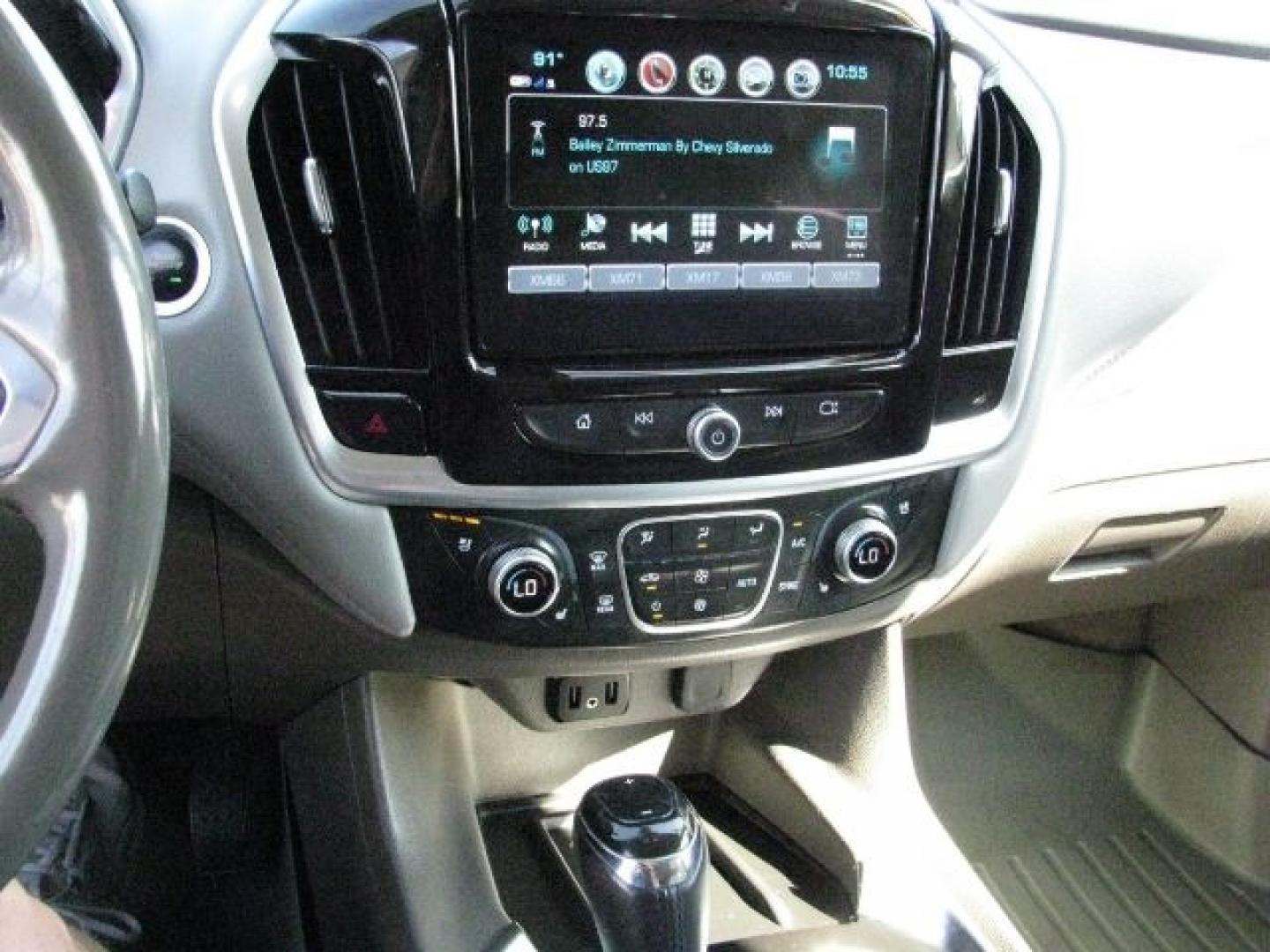 2019 White Chevrolet Traverse Premier (1GNERKKW7KJ) with an 3.6L V-6 direct injection engine, Automatic transmission, located at 2443 Albert Pike, Hot Springs, AR, 71913, (501) 623-6255, 34.492222, -93.109993- Photo#9