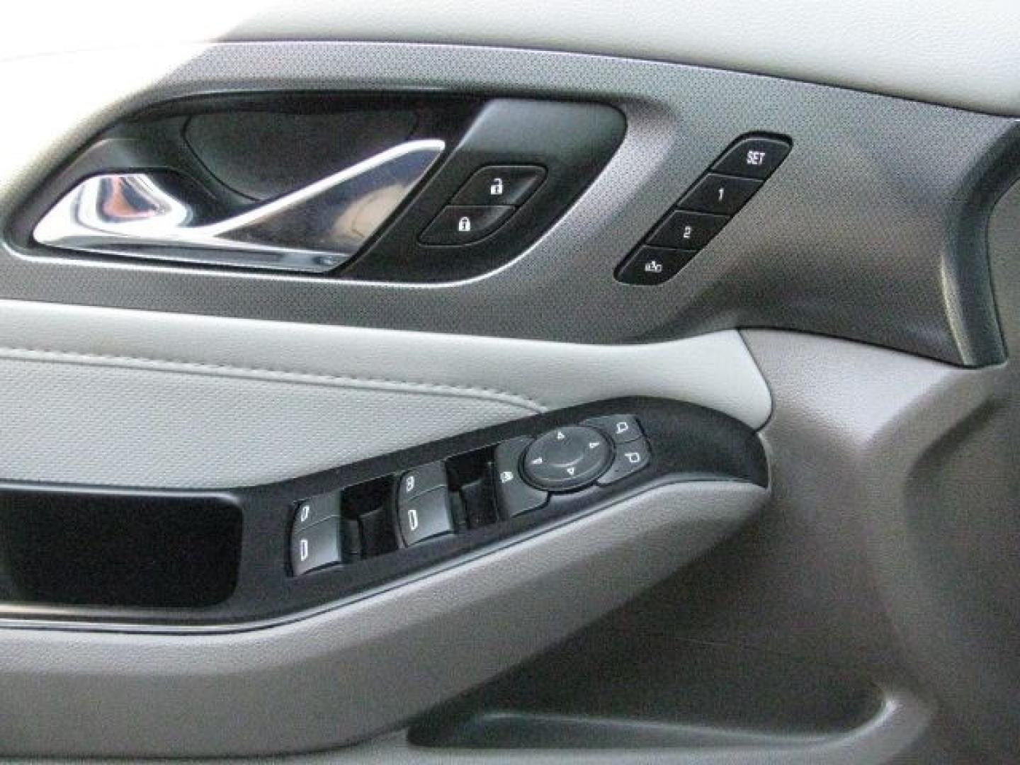 2019 White Chevrolet Traverse Premier (1GNERKKW7KJ) with an 3.6L V-6 direct injection engine, Automatic transmission, located at 2443 Albert Pike, Hot Springs, AR, 71913, (501) 623-6255, 34.492222, -93.109993- Photo#10