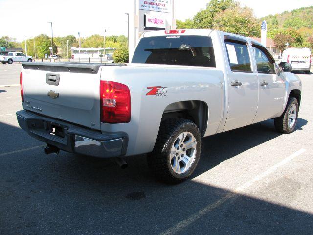 2010 Silver Chevrolet Silverado 1500 LT1 Crew Cab 4WD (3GCRKSE36AG) with an 5.3L V8 OHV 16V FFV engine, 6-Speed Automatic transmission, located at 2443 Albert Pike, Hot Springs, AR, 71913, (501) 623-6255, 34.492222, -93.109993- Photo#2