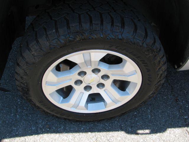2010 Silver Chevrolet Silverado 1500 LT1 Crew Cab 4WD (3GCRKSE36AG) with an 5.3L V8 OHV 16V FFV engine, 6-Speed Automatic transmission, located at 2443 Albert Pike, Hot Springs, AR, 71913, (501) 623-6255, 34.492222, -93.109993- Photo#7