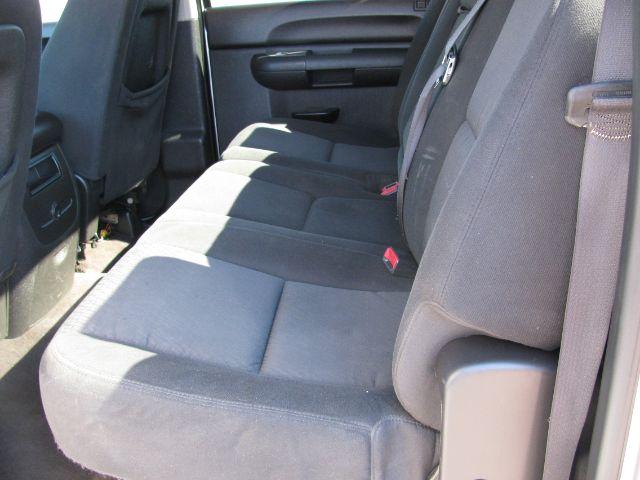 2010 Silver Chevrolet Silverado 1500 LT1 Crew Cab 4WD (3GCRKSE36AG) with an 5.3L V8 OHV 16V FFV engine, 6-Speed Automatic transmission, located at 2443 Albert Pike, Hot Springs, AR, 71913, (501) 623-6255, 34.492222, -93.109993- Photo#8