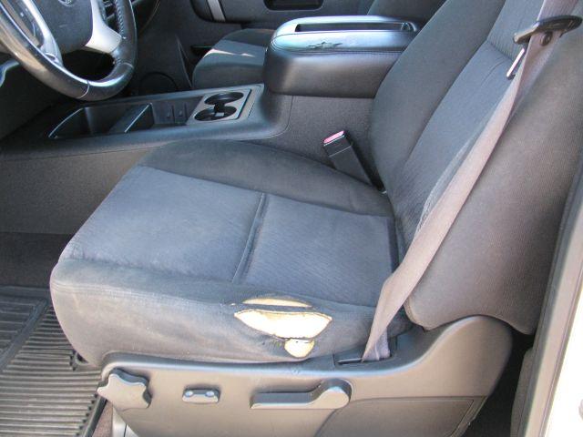 2010 Silver Chevrolet Silverado 1500 LT1 Crew Cab 4WD (3GCRKSE36AG) with an 5.3L V8 OHV 16V FFV engine, 6-Speed Automatic transmission, located at 2443 Albert Pike, Hot Springs, AR, 71913, (501) 623-6255, 34.492222, -93.109993- Photo#9