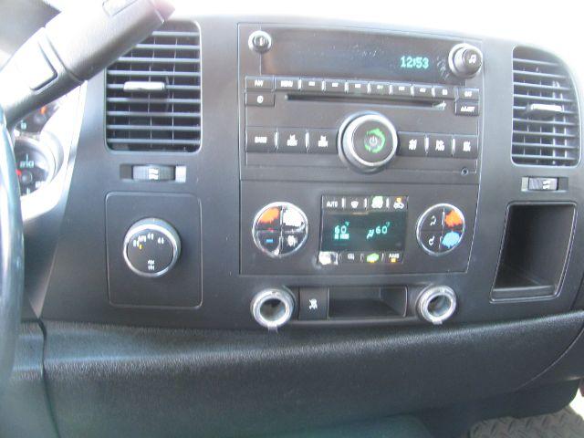 2010 Silver Chevrolet Silverado 1500 LT1 Crew Cab 4WD (3GCRKSE36AG) with an 5.3L V8 OHV 16V FFV engine, 6-Speed Automatic transmission, located at 2443 Albert Pike, Hot Springs, AR, 71913, (501) 623-6255, 34.492222, -93.109993- Photo#10