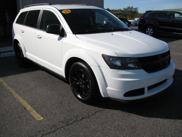 2020 White Dodge Journey SE Value (3C4PDCAB6LT) with an Tigershark MultiAir 2.4L I-4 DOHC engine, Automatic transmission, located at 2443 Albert Pike, Hot Springs, AR, 71913, (501) 623-6255, 34.492222, -93.109993- Photo#0