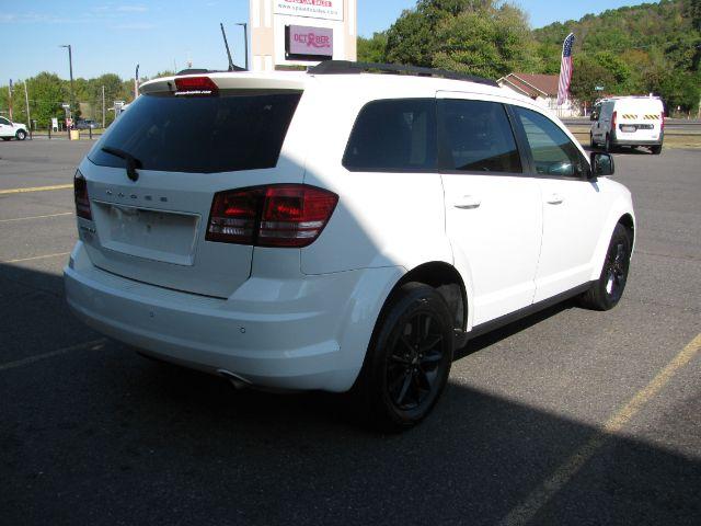 2020 White Dodge Journey SE Value (3C4PDCAB6LT) with an Tigershark MultiAir 2.4L I-4 DOHC engine, Automatic transmission, located at 2443 Albert Pike, Hot Springs, AR, 71913, (501) 623-6255, 34.492222, -93.109993- Photo#2