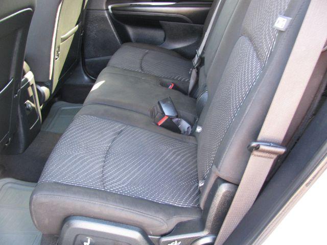 2020 White Dodge Journey SE Value (3C4PDCAB6LT) with an Tigershark MultiAir 2.4L I-4 DOHC engine, Automatic transmission, located at 2443 Albert Pike, Hot Springs, AR, 71913, (501) 623-6255, 34.492222, -93.109993- Photo#7