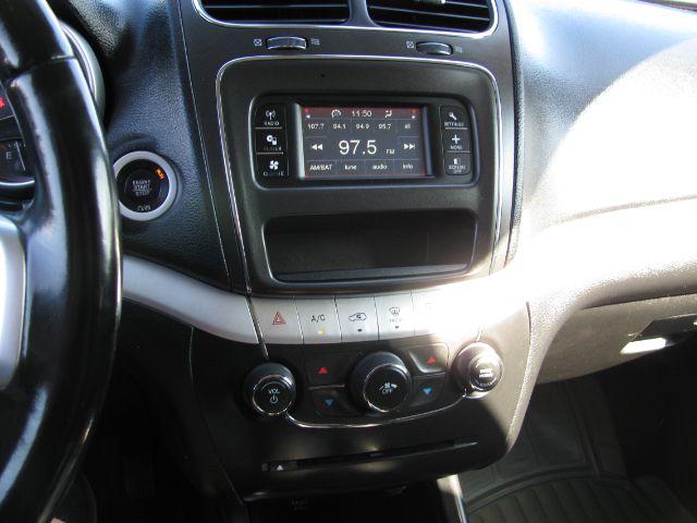 2020 White Dodge Journey SE Value (3C4PDCAB6LT) with an Tigershark MultiAir 2.4L I-4 DOHC engine, Automatic transmission, located at 2443 Albert Pike, Hot Springs, AR, 71913, (501) 623-6255, 34.492222, -93.109993- Photo#9