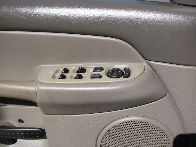 2002 Green Dodge Ram 1500 ST (3D7HU18Z12G) with an Magnum 5.9L V-8 regular gasoline engine, Automatic transmission, located at 2443 Albert Pike, Hot Springs, AR, 71913, (501) 623-6255, 34.492222, -93.109993- Photo#13